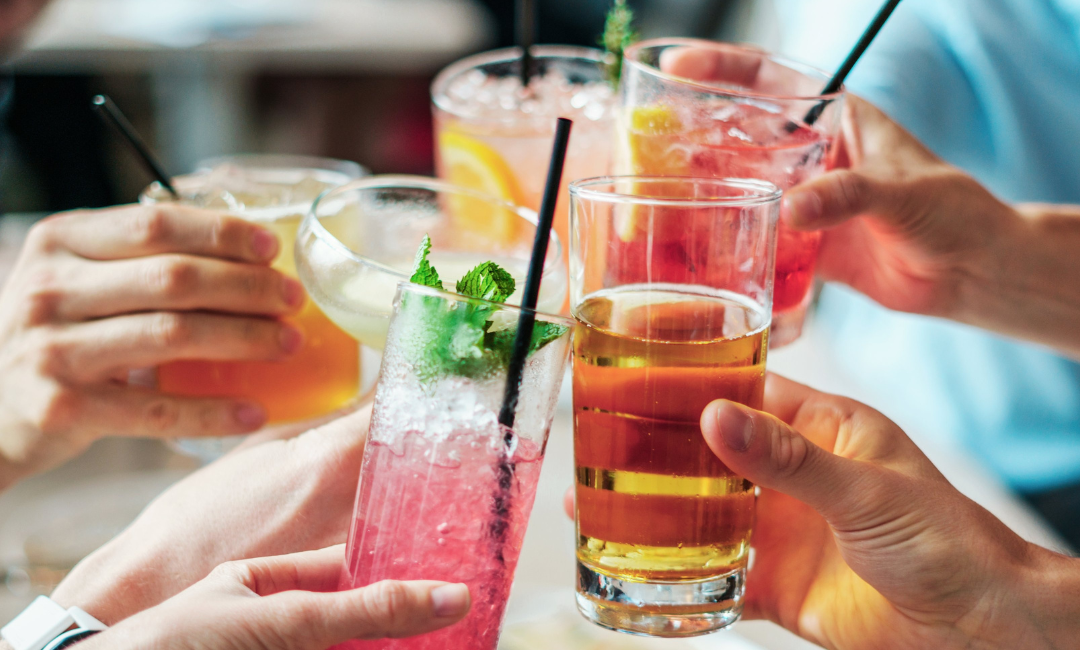 Est-ce que l’alcool fait grossir : Comment l&rsquo;alcool et la prise de poids sont étroitement liés ?